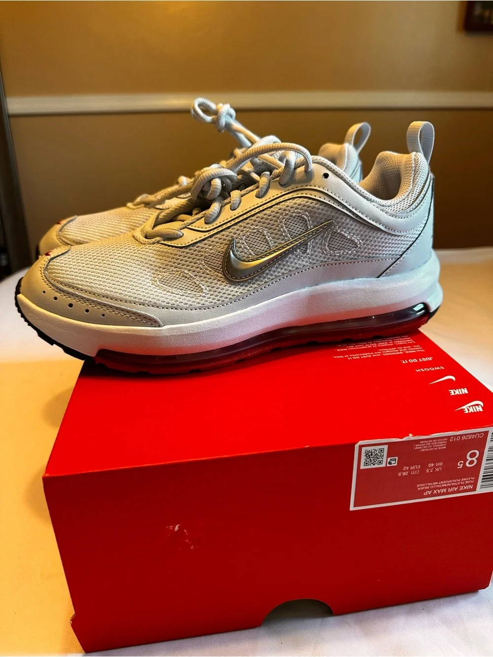 Nike Air Max AP  Men’s Silver/Metallic Mesh Sneakers Size 8.5 Box No Lid.